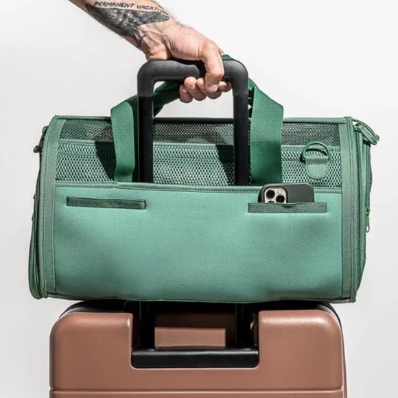 Wild One Travel Dog Carrier Green (Spruce) with Detachable Strap - Picture 3 of 10